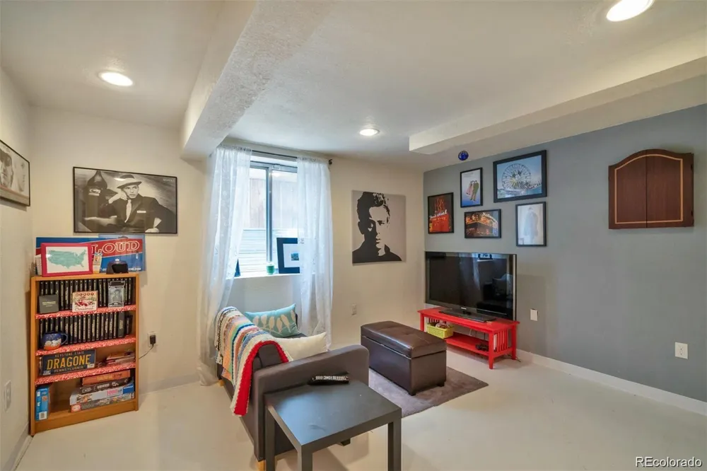 1378 S Akron Way Denver, CO 80247