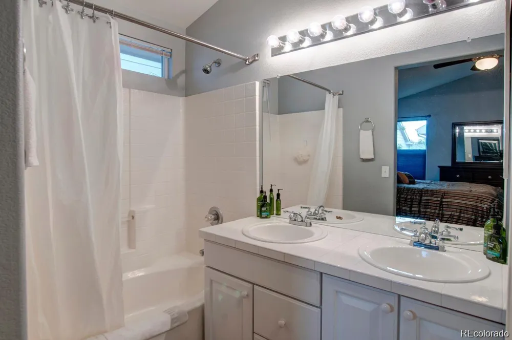 1378 S Akron Way Denver, CO 80247
