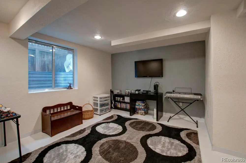 1378 S Akron Way Denver, CO 80247