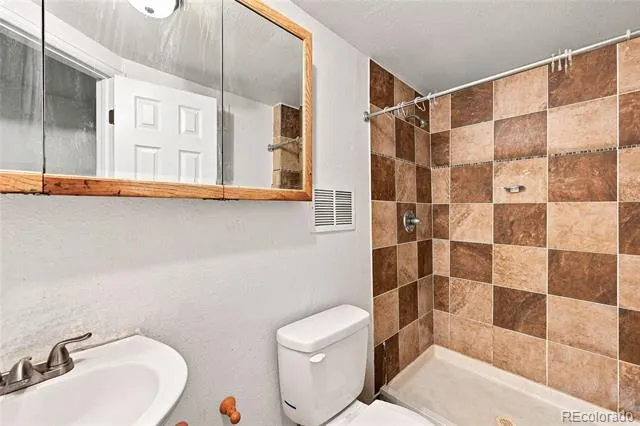 147 Paris Circle Aurora, CO 80011
