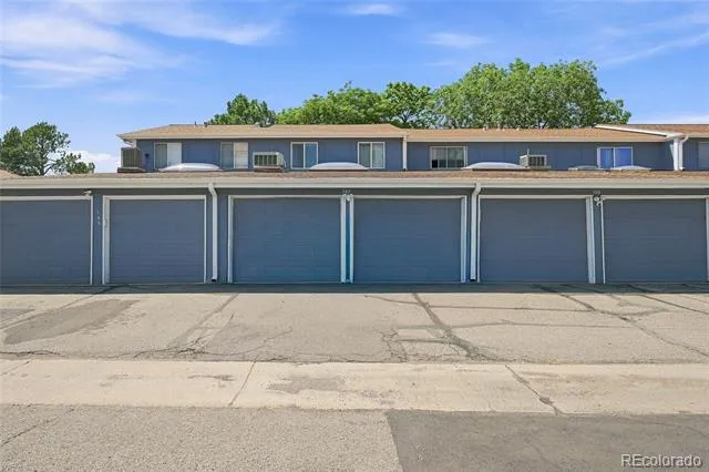 147 Paris Circle Aurora, CO 80011