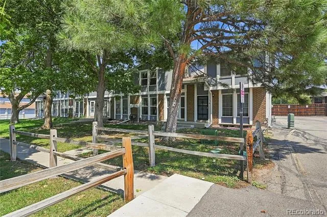 147 Paris Circle Aurora, CO 80011
