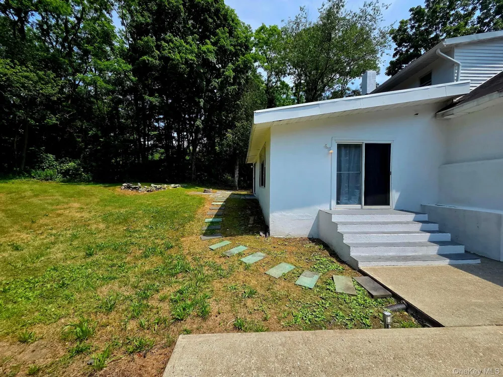 16 Ernest Lane Mahopac, NY 10541