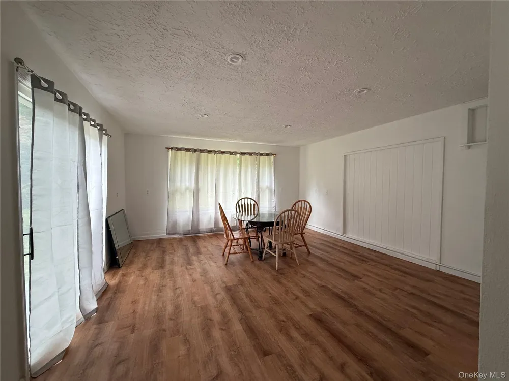 16 Ernest Lane Mahopac, NY 10541