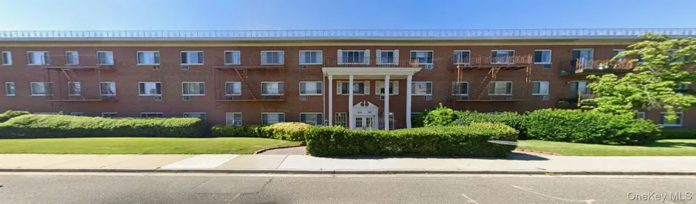 88 Lenox Road #3J Rockville Centre, NY 11570