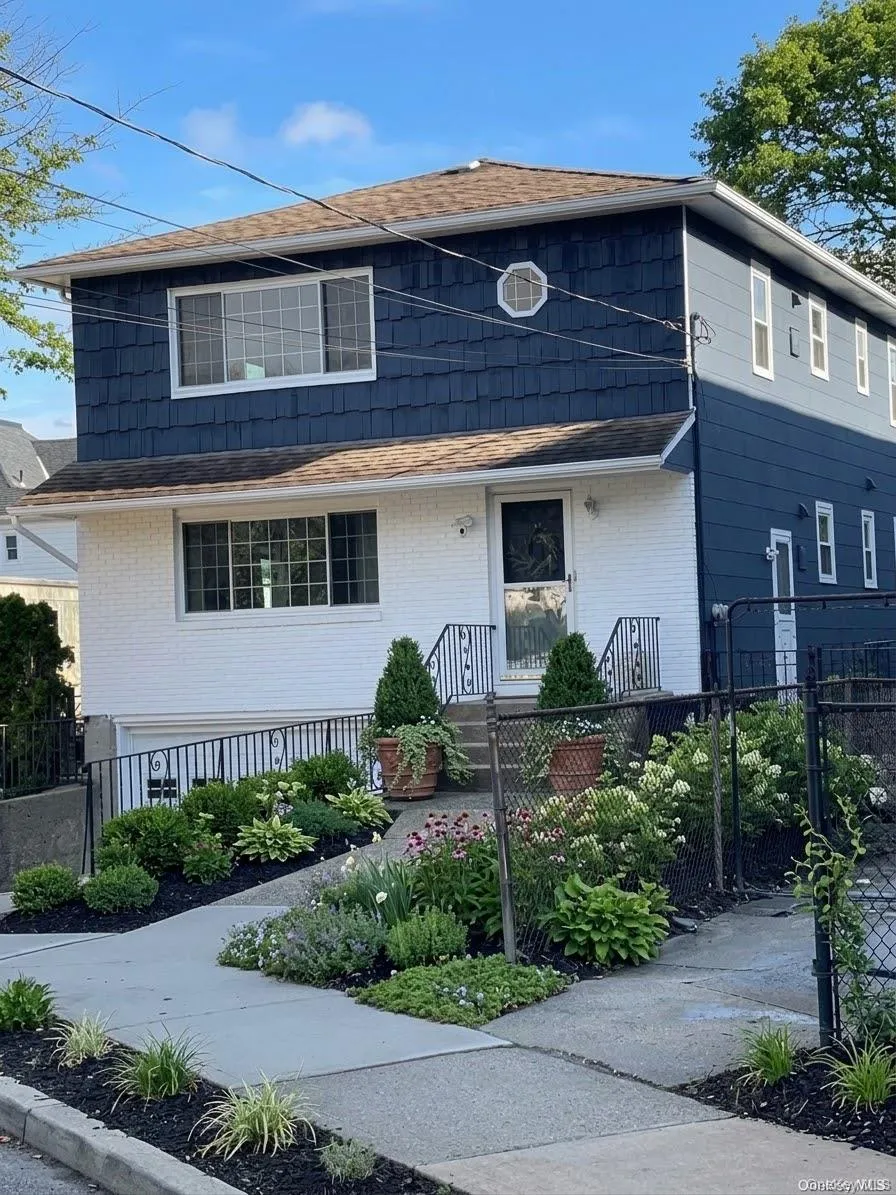 31 Roosevelt Place Rockville Centre, NY 11570
