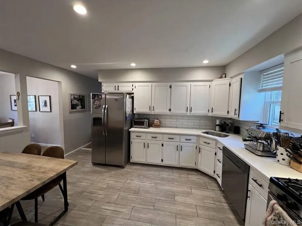 31 Roosevelt Place Rockville Centre, NY 11570