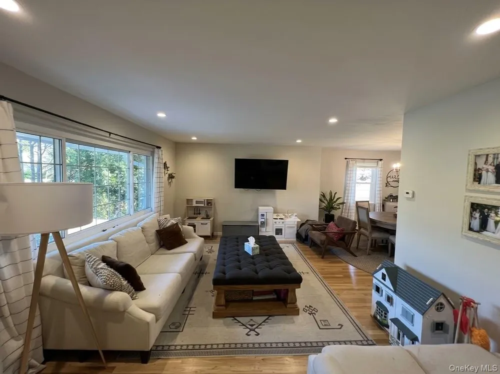 31 Roosevelt Place Rockville Centre, NY 11570