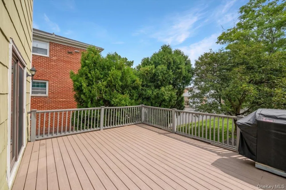 284 Park Avenue #Left Side Harrison, NY 10528
