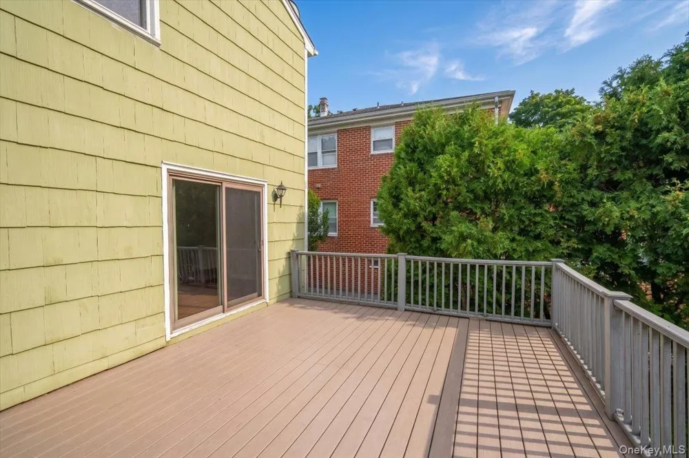 284 Park Avenue #Left Side Harrison, NY 10528