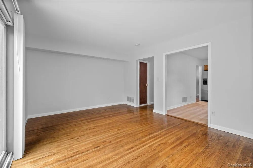 284 Park Avenue #Left Side Harrison, NY 10528