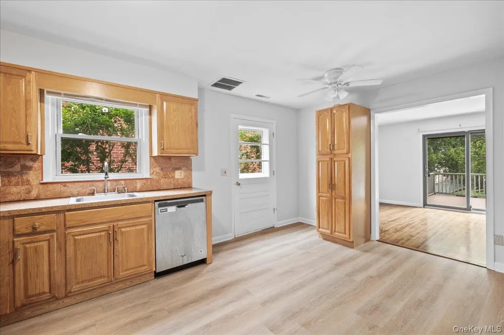 284 Park Avenue #Left Side Harrison, NY 10528