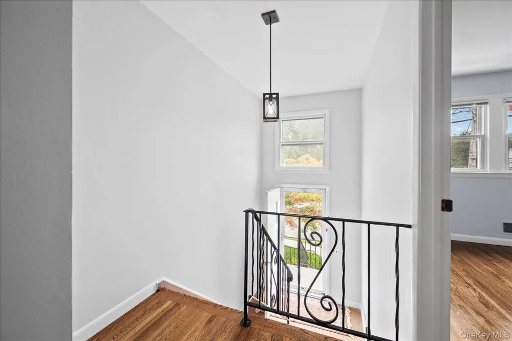 284 Park Avenue #Left Side Harrison, NY 10528