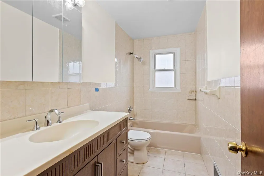 284 Park Avenue #Left Side Harrison, NY 10528