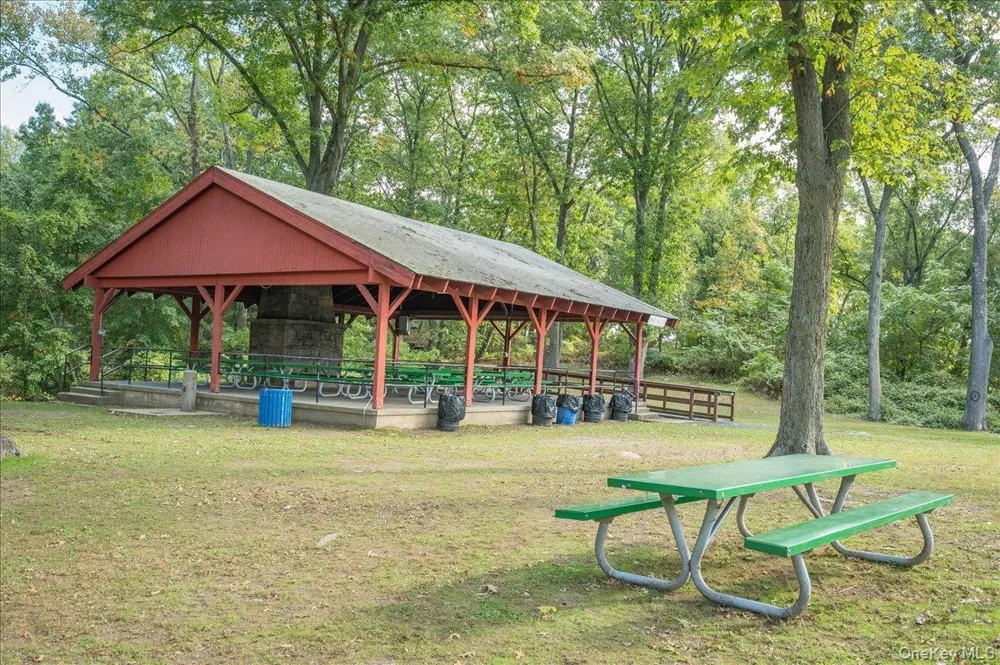 284 Park Avenue #Left Side Harrison, NY 10528