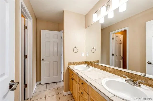 19076 E Maplewood Avenue Aurora, CO 80016