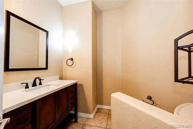 19076 E Maplewood Avenue Aurora, CO 80016