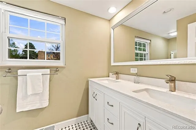 6838 S Elizabeth Street Centennial, CO 80122