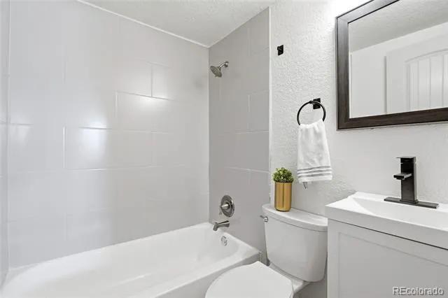 3130 W Longfellow Place Denver, CO 80221