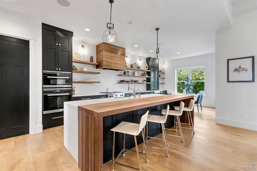 27041 E Long Circle Aurora, CO 80016