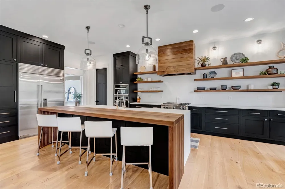 27041 E Long Circle Aurora, CO 80016
