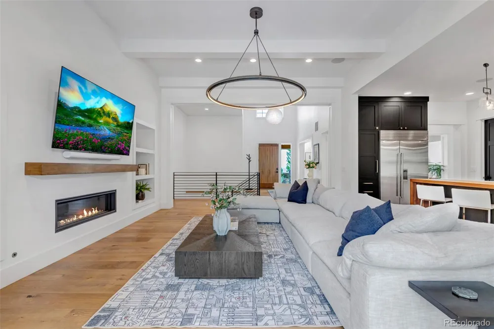 27041 E Long Circle Aurora, CO 80016