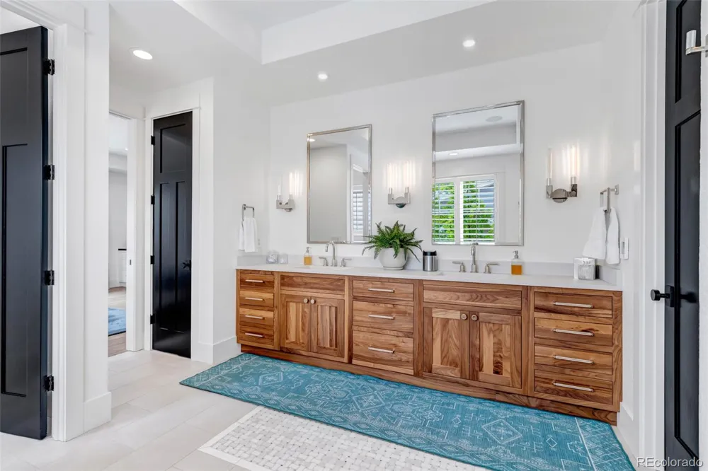 27041 E Long Circle Aurora, CO 80016