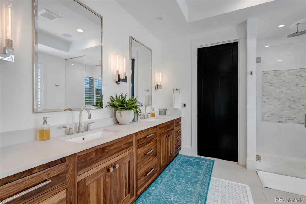 27041 E Long Circle Aurora, CO 80016