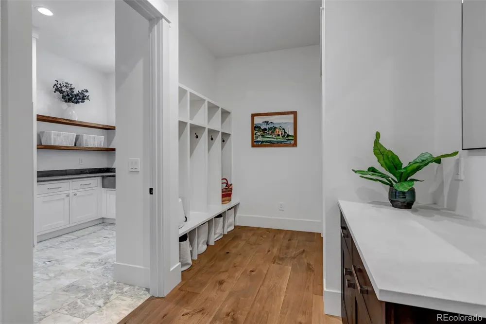 27041 E Long Circle Aurora, CO 80016