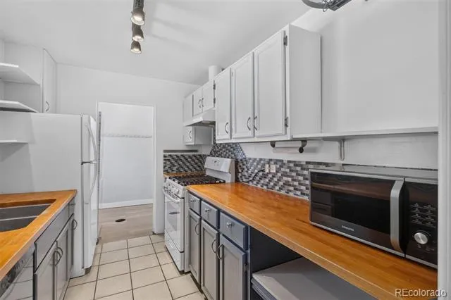 1211 Jasmine Street Denver, CO 80220