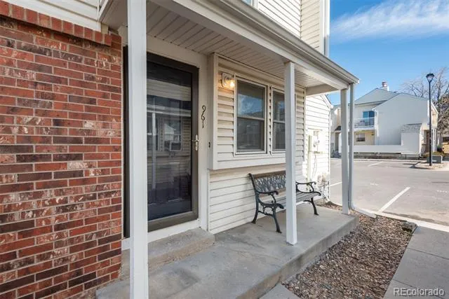 961 S Pitkin Court Aurora, CO 80017