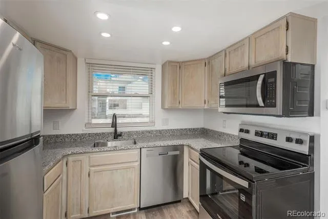 961 S Pitkin Court Aurora, CO 80017