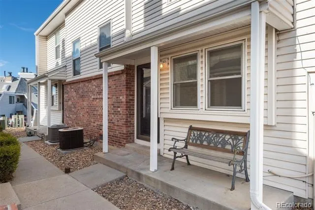 961 S Pitkin Court Aurora, CO 80017
