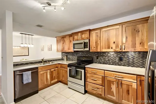2330 E Fremont Avenue #J Centennial, CO 80122