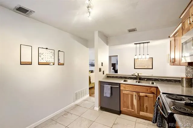 2330 E Fremont Avenue #J Centennial, CO 80122