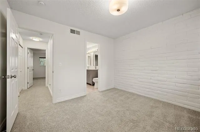 1060 S Parker Road #23 Denver, CO 80231