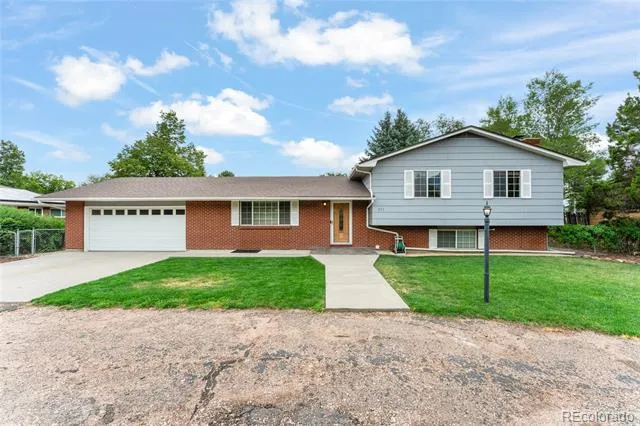 211 Westcott Avenue Colorado Springs, CO 80906