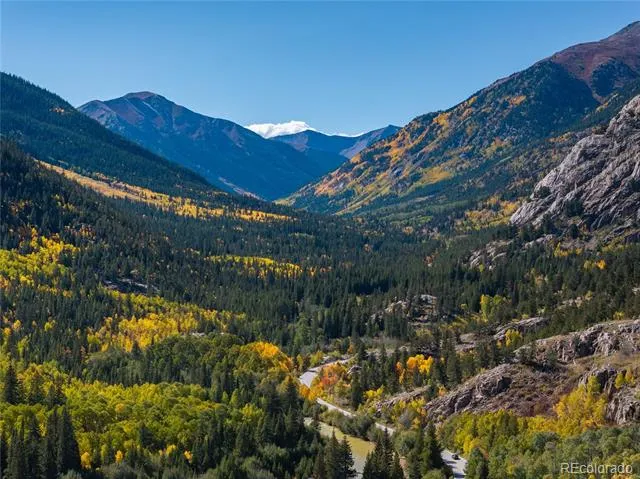 10575 Co-82 Twin Lakes, CO 81251