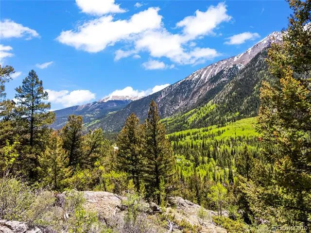 10575 Co-82 Twin Lakes, CO 81251