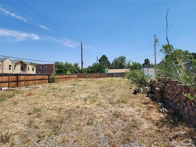 1392 Akron Street Aurora, CO 80010
