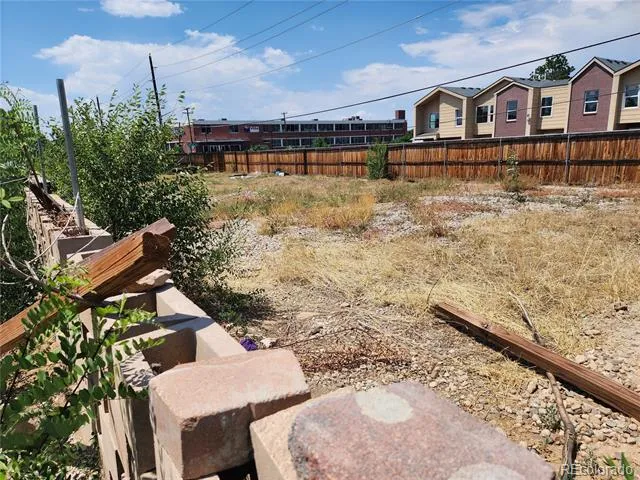 1392 Akron Street Aurora, CO 80010