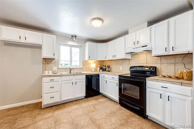 6724 S Ash Way Centennial, CO 80122