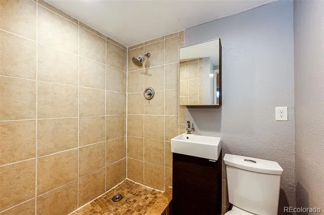 6724 S Ash Way Centennial, CO 80122