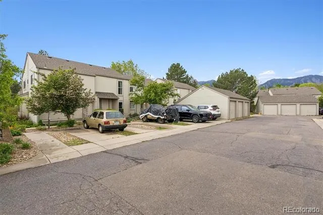 1039 E Moorhead Circle Boulder, CO 80305