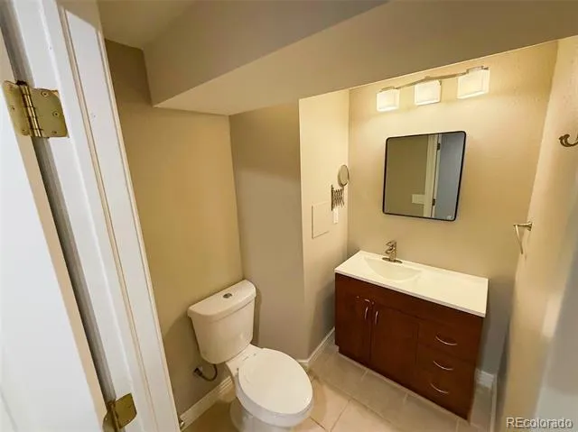 10577 W Maplewood Drive #B Littleton, CO 80127