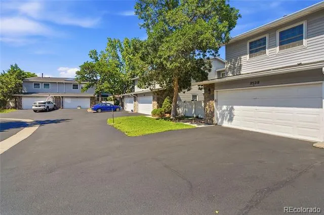 2528 S Vaughn Way #C Aurora, CO 80014