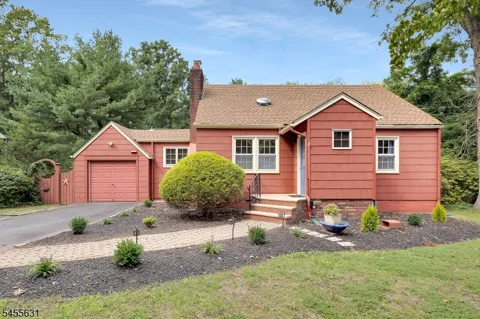 52 Midvale Ave