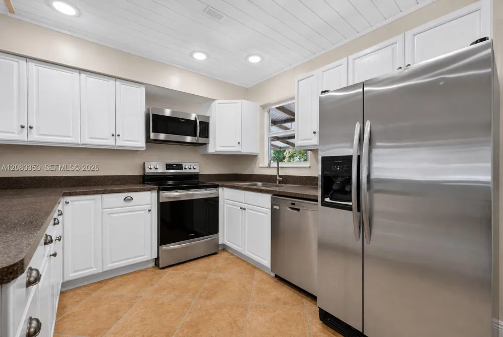 4831 NE 8th Ave Oakland Park, FL 33334