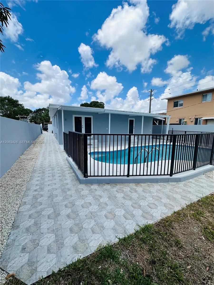 82 E 16th St Hialeah, FL 33010