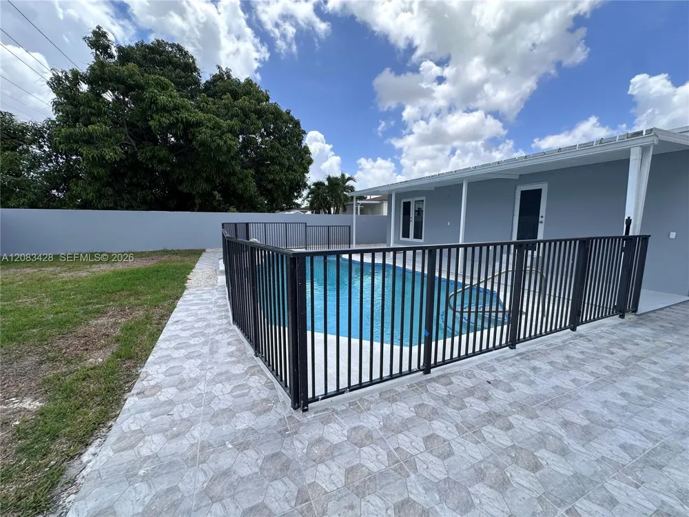 82 E 16th St Hialeah, FL 33010
